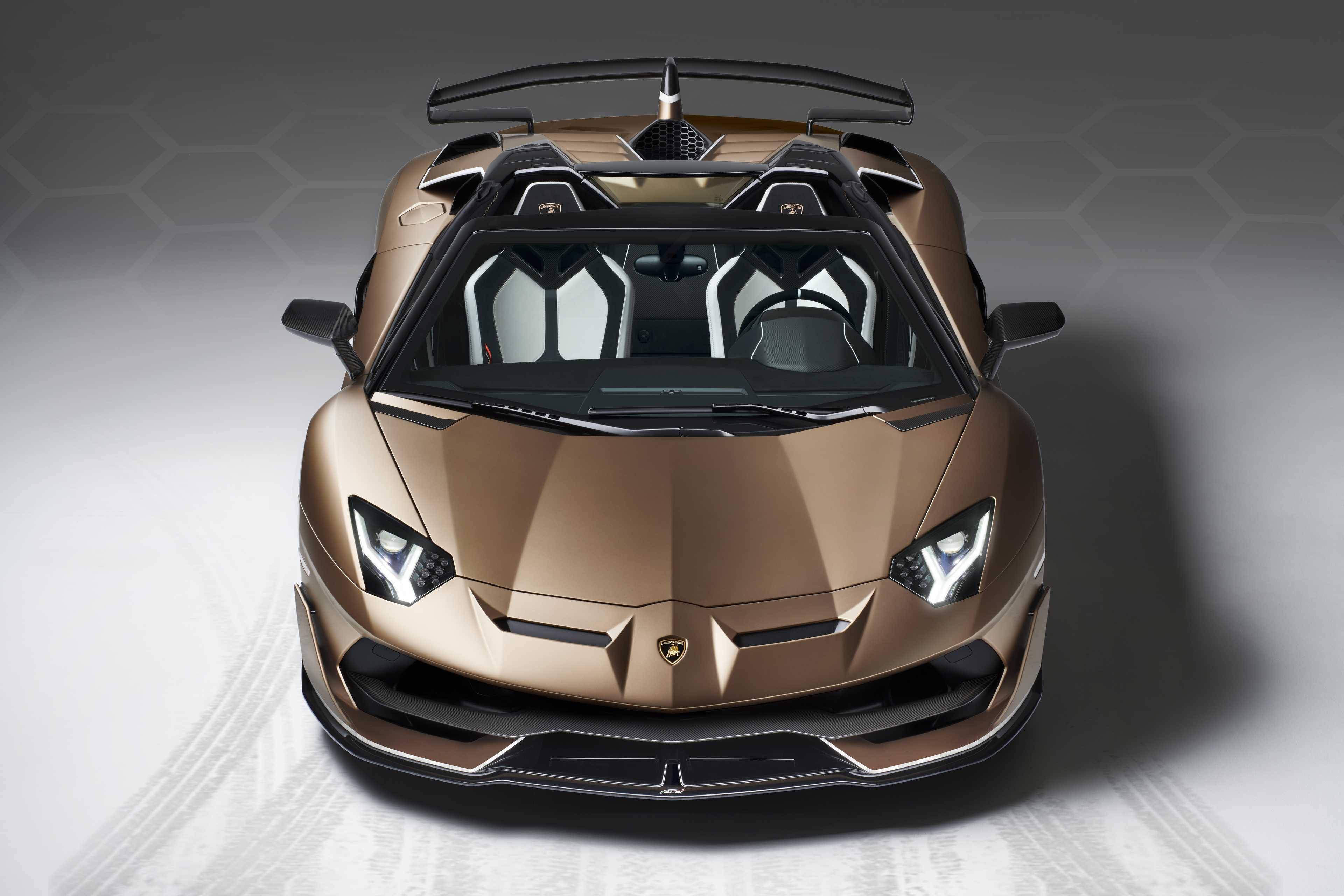 Yüksek kaliteli ayarlama fil Lamborghini Aventador LP 800 SVR (6.5 V12)  800hp