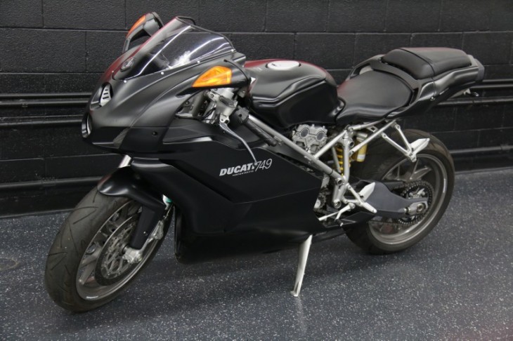 Yüksek kaliteli ayarlama fil Ducati Superbike 749 Dark  109hp