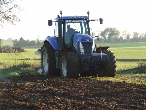 Yüksek kaliteli ayarlama fil New Holland Tractor T8000 series T8020  250hp