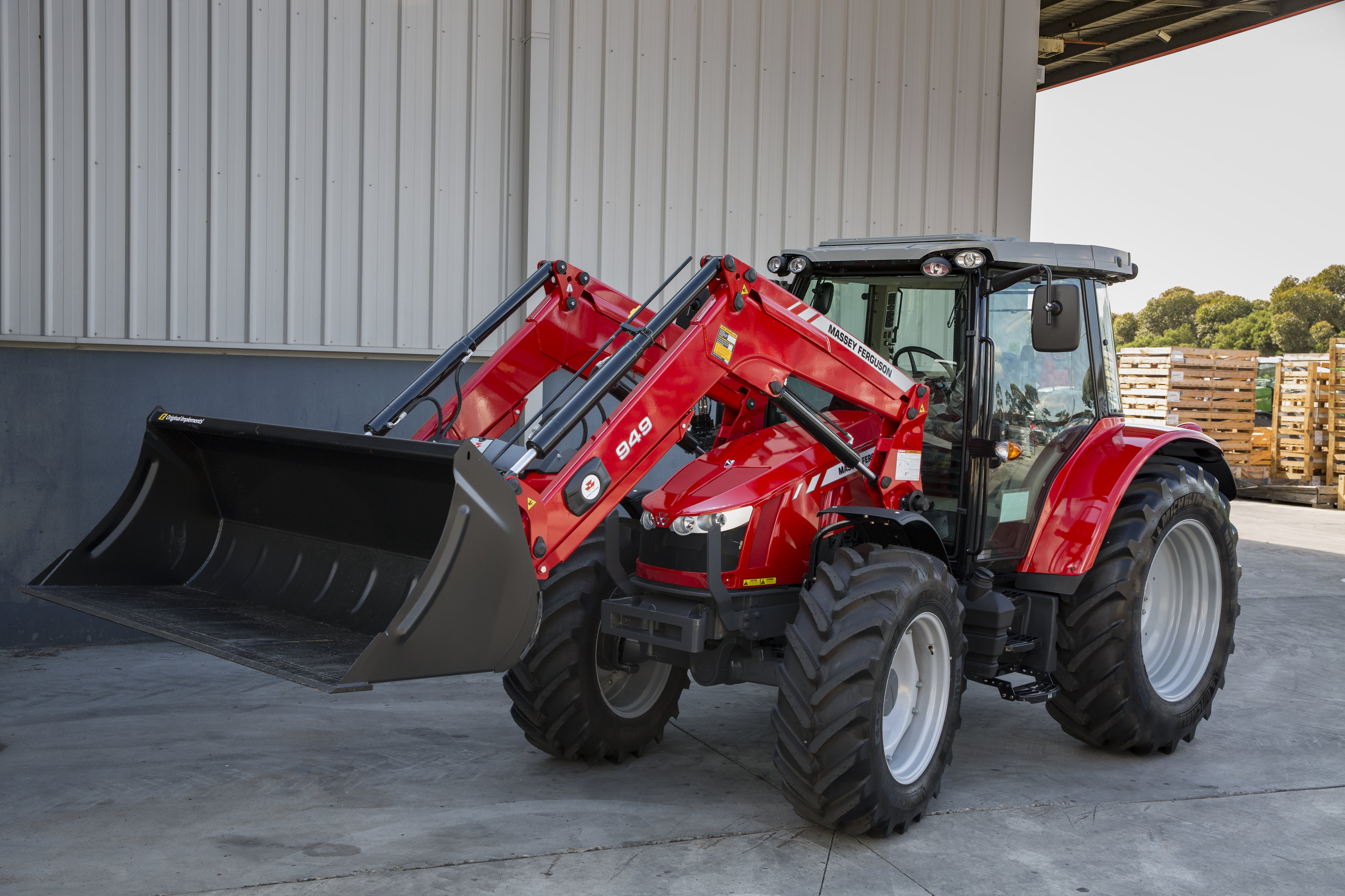 Yüksek kaliteli ayarlama fil Massey Ferguson Tractor 5600 series 5610 3.3 3V 100hp